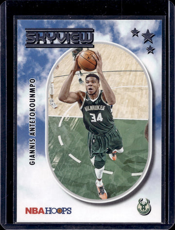 2021-22 Hoops Winter #15 Giannis Antetokounmpo Skyview