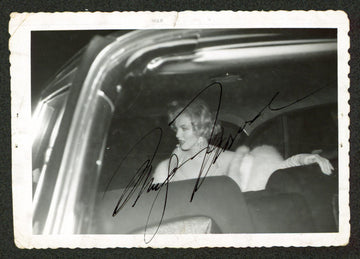 Marilyn Monroe Authentic Signed Black & White 3.5x5 Candid Photo JSA #ZZ44698